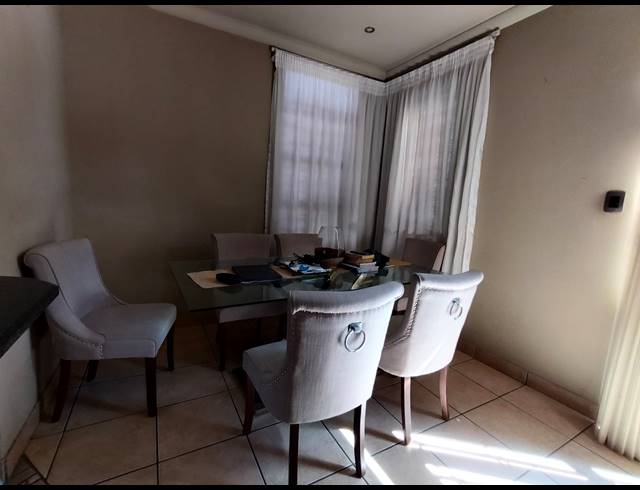 3 BEDROOM TOWNHOUSE FOR SALE IN CASHAN
